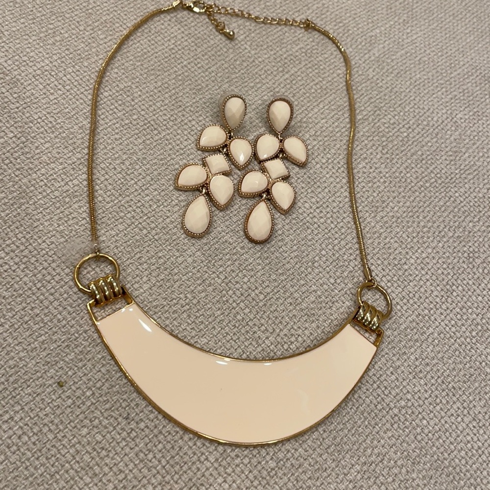 Off white and gold necklace and earrings set